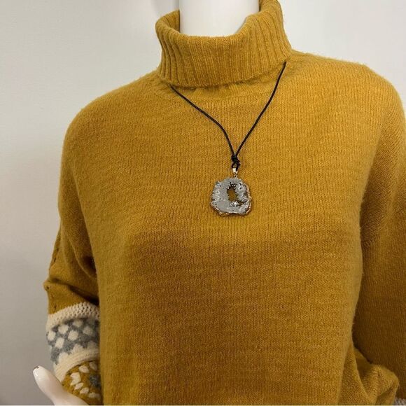 En Creme Gold Turtleneck Crochet Sleeves Sweater -- M/L - Picture 7 of 15